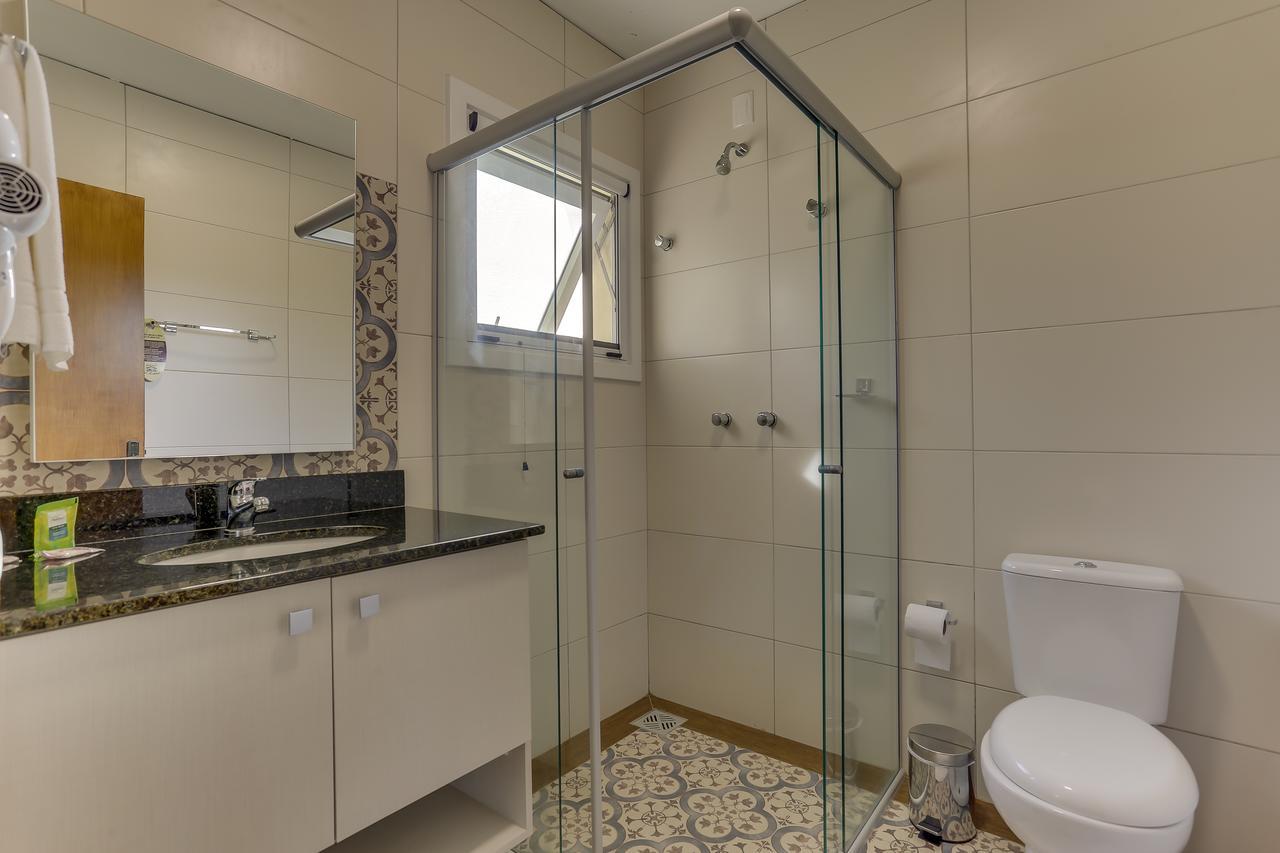 Quarto com Cama de Casal ou 2 de Solteiro e Vista da Montanha